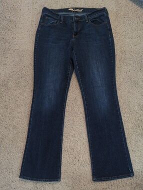 Old Navy Mid-Rise Medium Wash Bootcut Jeans - The Sweetheart